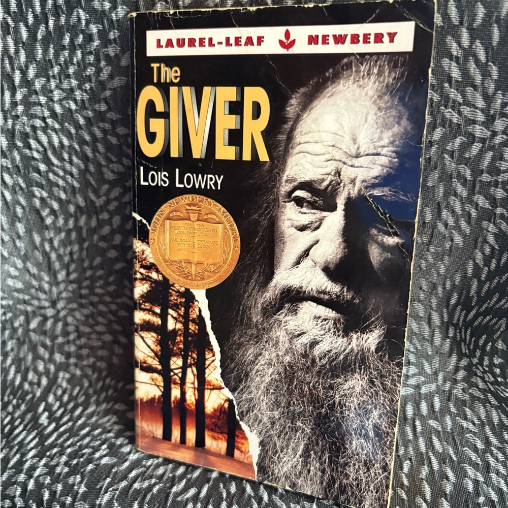The Giver by Lois Lowry Paperback